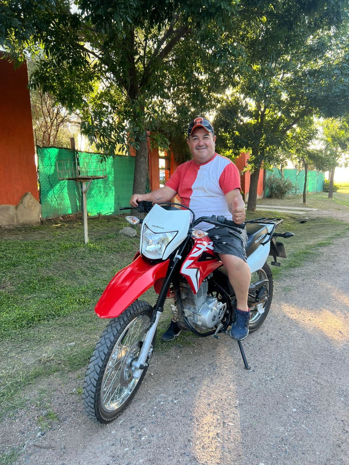 Ganador con su Honda XR roja